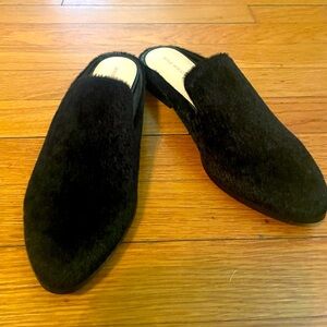 Perfect slides! Keep your toes warm while looking stylish for fall!